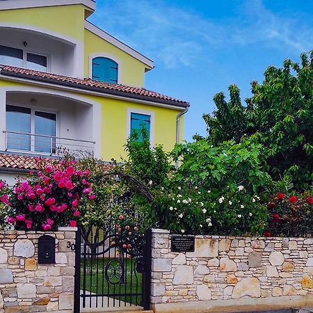 Apartman Mendula Premantura Exteriér fotografie
